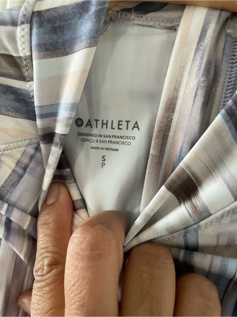 Athleta  North Point Rashguard In Grey Abstract - Picture 5 of 5